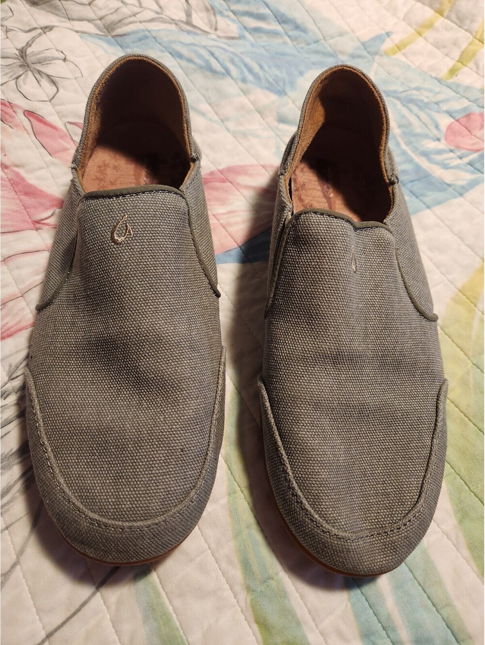 Olukai Women's Waialua Canvas Slip-On Shoes - size W6.5